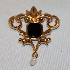 vintage signed AVON crest brooch pin onyx & freshwater pearl gold tone dangle
